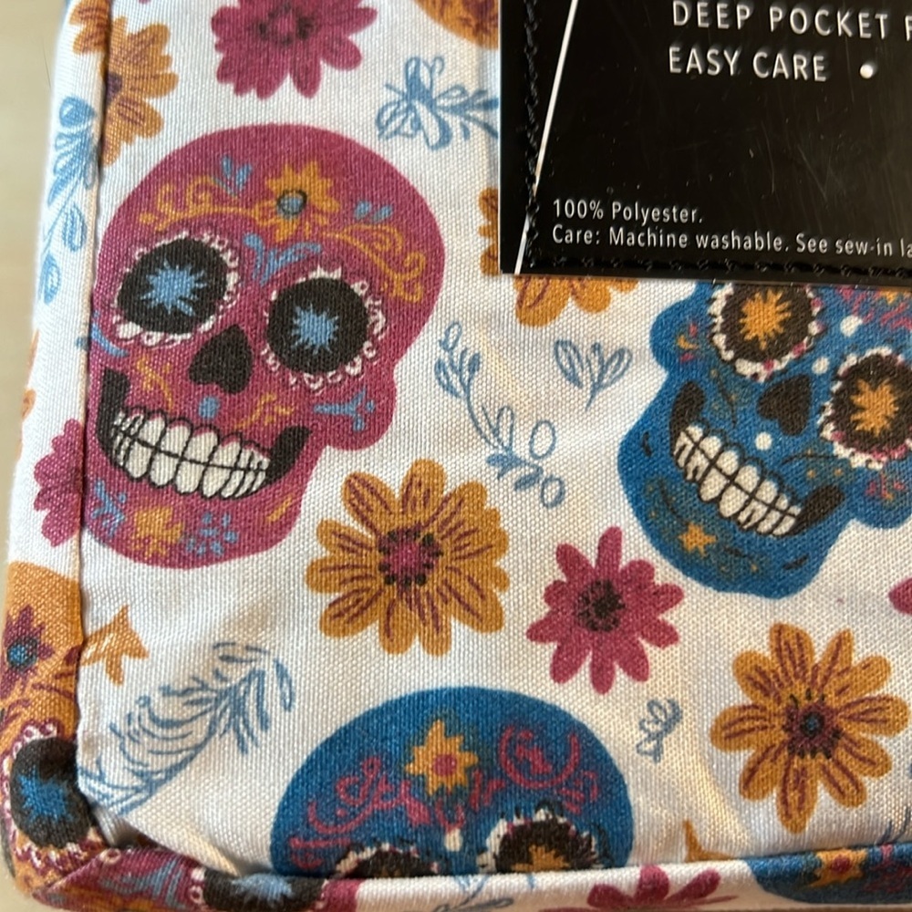 Queen Sheet Set - Colorful Sugar Skull Design - Picture 3 of 3
